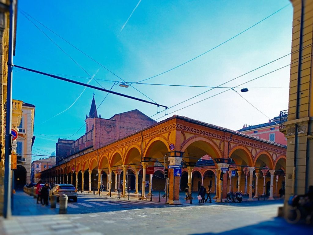 Portico della Chiesa Santa Maria dei Servi a Bologna